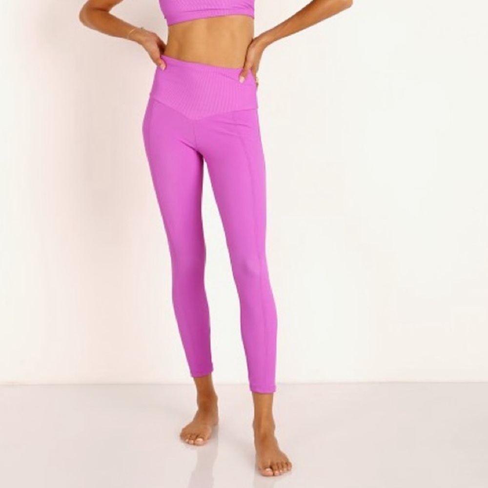 Onzie- 2 piece High-Waisted ribbed Leggings & bra